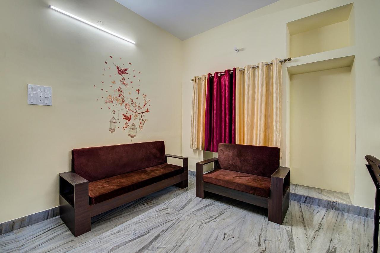 Oyo 12960 Hotel Adrija Salt Lake City Εξωτερικό φωτογραφία